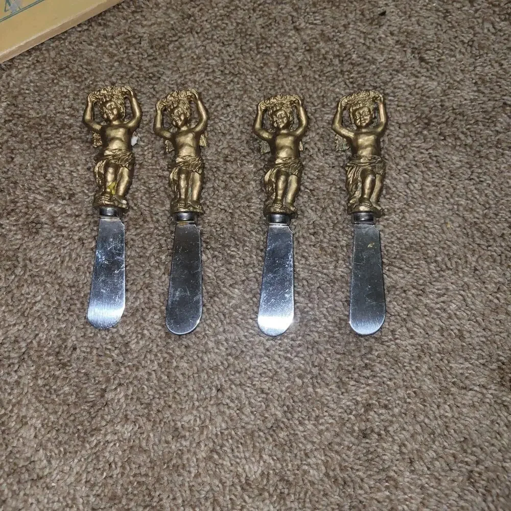 VINTAGE BOSTON WAREHOUSE SPREADER KNIVES GOLDEN CHERUBS‎ BUTTER CHEESE SPREAD